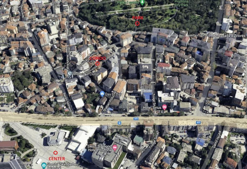 Spacious 3-Bedroom Condo Next To City Center プリシュティナ エクステリア 写真