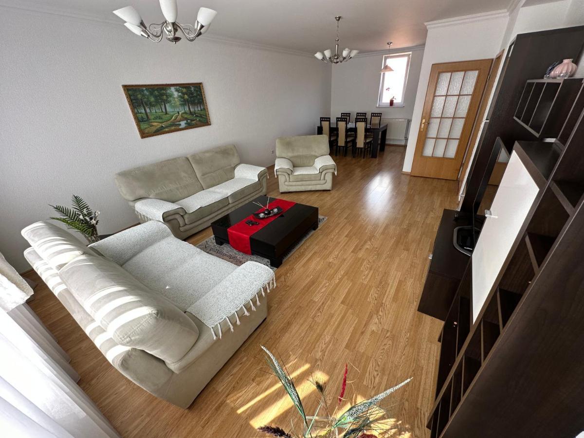 Spacious 3-Bedroom Condo Next To City Center プリシュティナ エクステリア 写真