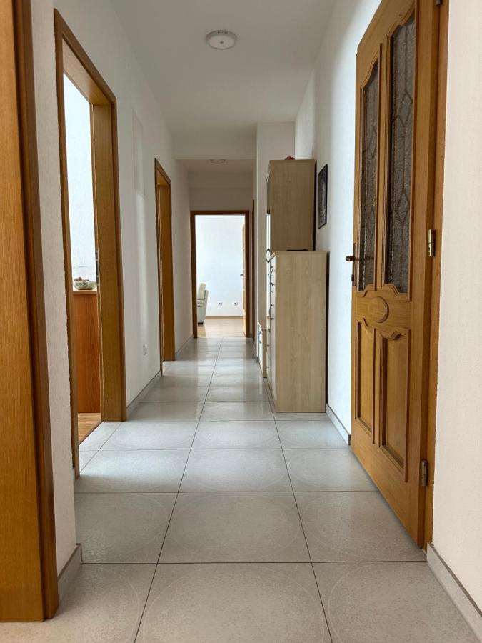 Spacious 3-Bedroom Condo Next To City Center プリシュティナ エクステリア 写真