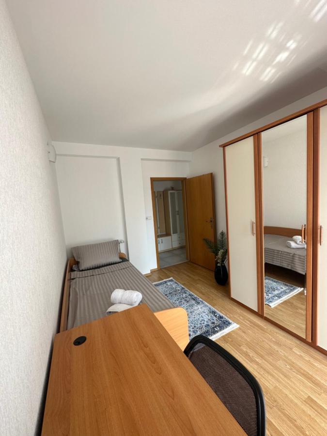 Spacious 3-Bedroom Condo Next To City Center プリシュティナ エクステリア 写真