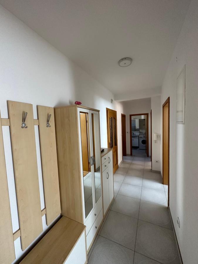 Spacious 3-Bedroom Condo Next To City Center プリシュティナ エクステリア 写真